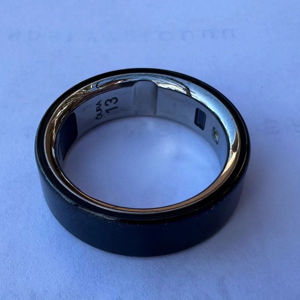 Oura Ring 4 Black and Silver
